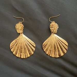 Shell earrings